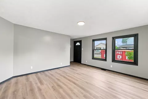 Living - 213 Town St, Circleville, OH 43113 photo 2 of 3