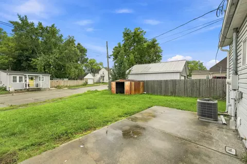 Exterior - 213 Town St, Circleville, OH 43113 photo 4 of 6