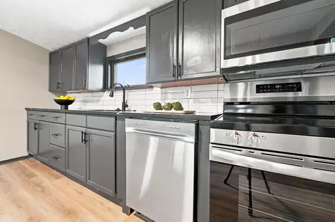 Kitchen - 213 Town St, Circleville, OH 43113 photo 6 of 9