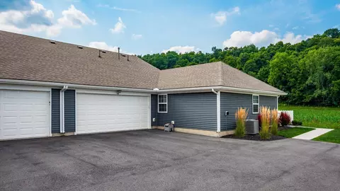 Exterior - 734 Whitetail Loop, Newark, OH 43055 photo 2 of 5