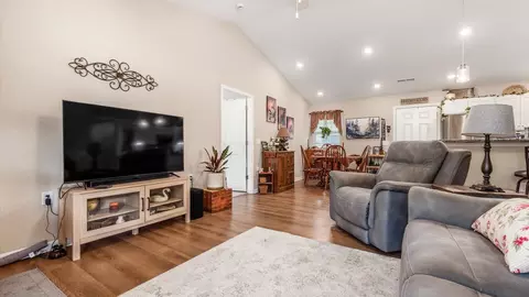 Entry Way - 734 Whitetail Loop, Newark, OH 43055 photo 1 of 2