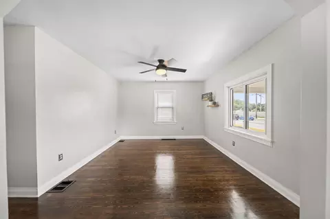 Living - 415 E Central Ave, Delaware, OH 43015 photo 1 of 4