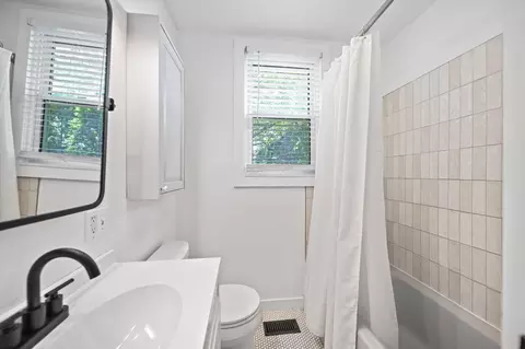 Bath - 415 E Central Ave, Delaware, OH 43015 photo 2 of 3
