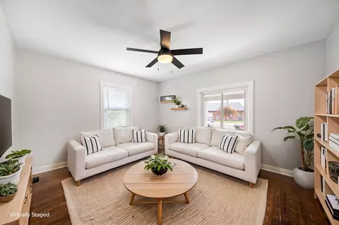 Living - 415 E Central Ave, Delaware, OH 43015 photo 2 of 4