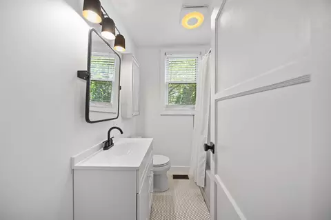 Bath - 415 E Central Ave, Delaware, OH 43015 photo 1 of 3