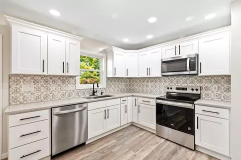 Kitchen - 2687 Capaldi Dr, Marion, OH 43302 photo 2 of 6