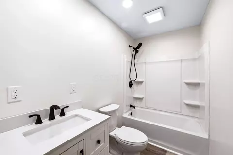 Bath - 2687 Capaldi Dr, Marion, OH 43302 photo 3 of 4