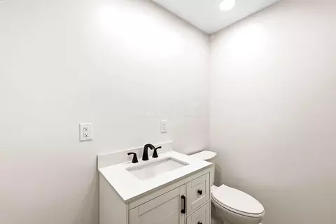 Bath - 2687 Capaldi Dr, Marion, OH 43302 photo 1 of 4