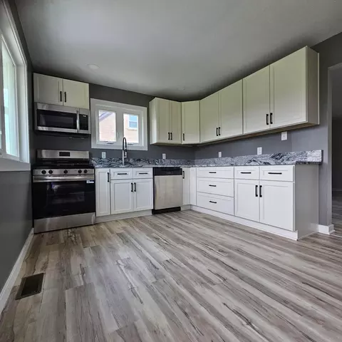 Kitchen - 524 N Spring St, Logan, OH 43138 photo 4 of 5