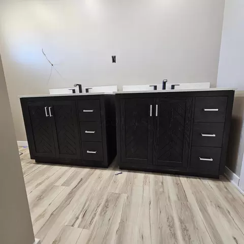 Bath - 524 N Spring St, Logan, OH 43138 photo 1 of 6