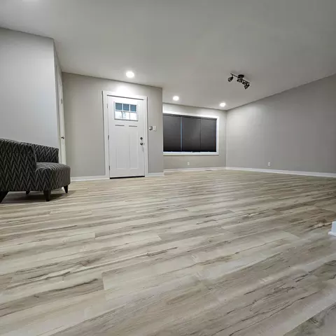 Living - 524 N Spring St, Logan, OH 43138 photo 4 of 5
