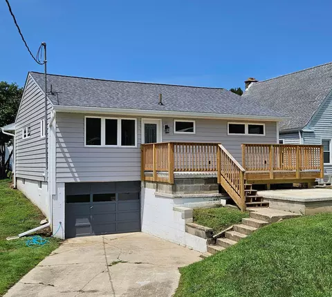Exterior - 524 N Spring St, Logan, OH 43138 photo 4 of 6