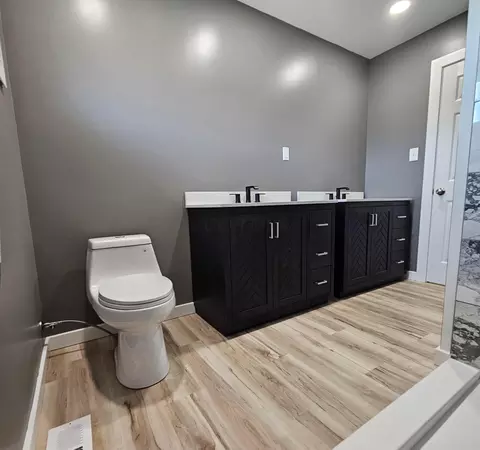 Bath - 524 N Spring St, Logan, OH 43138 photo 5 of 6