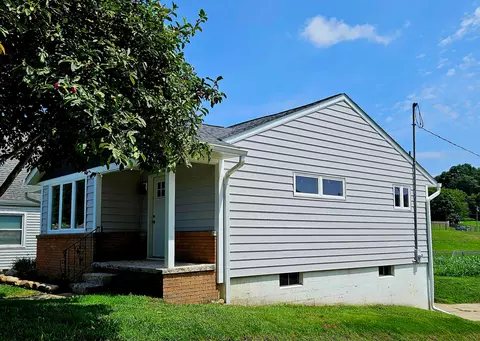 Exterior - 524 N Spring St, Logan, OH 43138 photo 2 of 6