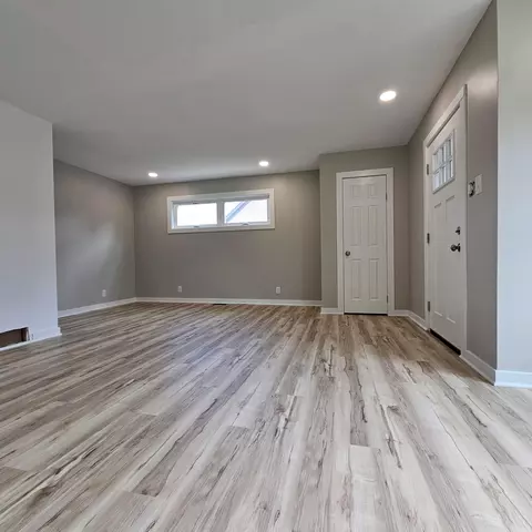 Living - 524 N Spring St, Logan, OH 43138 photo 3 of 5