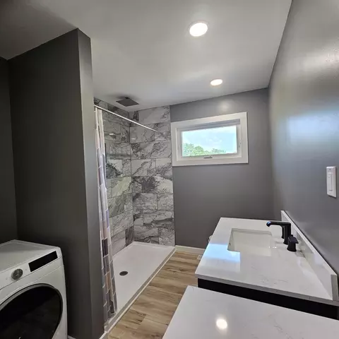 Bath - 524 N Spring St, Logan, OH 43138 photo 6 of 6