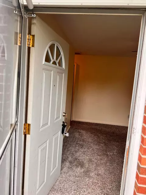 Entry Way - 1223 Albemarle Rd, Springfield, OH 45504 photo 1 of 2