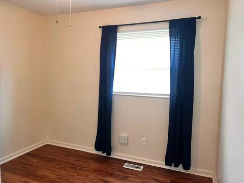 Bedroom - 1223 Albemarle Rd, Springfield, OH 45504 photo 6 of 7