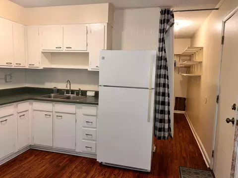 Kitchen - 1223 Albemarle Rd, Springfield, OH 45504 photo 2 of 4