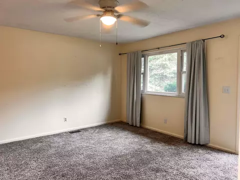 Living - 1223 Albemarle Rd, Springfield, OH 45504 photo 2 of 3