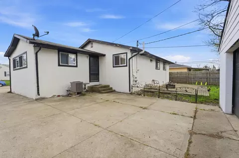 Exterior - 6525 Devonhill Rd, Columbus, OH 43229 photo 7 of 8