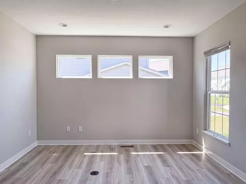 Living - 1601 Cromwill Loop, Delaware, OH 43015 photo 2 of 5