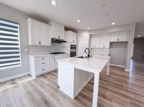 Kitchen - 1601 Cromwill Loop, Delaware, OH 43015 photo 1 of 3