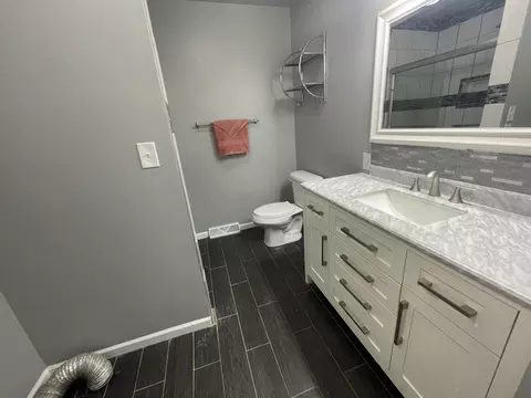 Bath - 129 Gale Ct, Circleville, OH 43113 photo 4 of 5