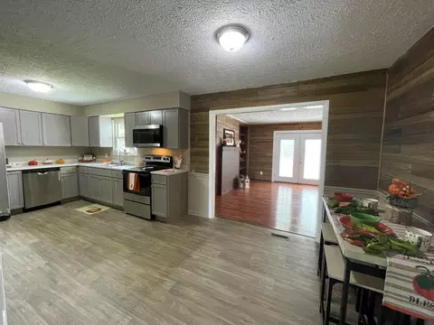 Kitchen - 129 Gale Ct, Circleville, OH 43113 photo 5 of 7