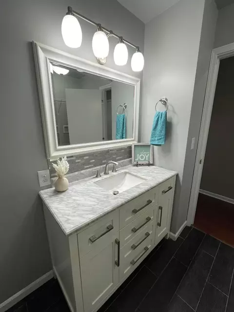 Bath - 129 Gale Ct, Circleville, OH 43113 photo 3 of 5