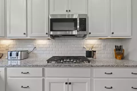 Kitchen - 8499 Paddock Trl, Blacklick, OH 43004 photo 4 of 5