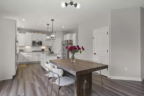 Dining - 8499 Paddock Trl, Blacklick, OH 43004 photo 2 of 4