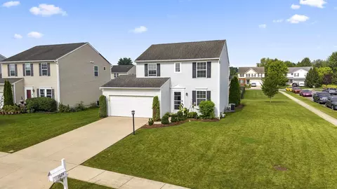 1624 Roscommon Dr, Pataskala, OH 43062