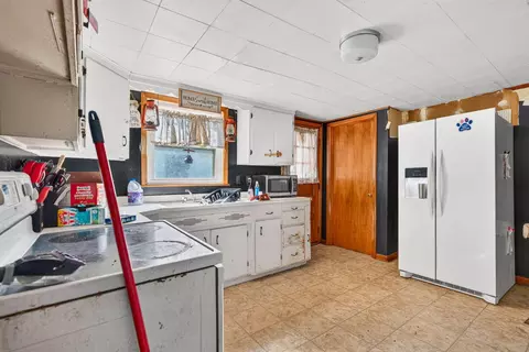 Kitchen - 744 3rd St, Logan, OH 43138 photo 2 of 3