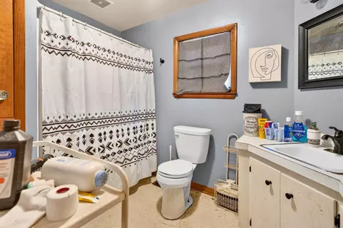 Bath - 744 3rd St, Logan, OH 43138 photo 1 of 1