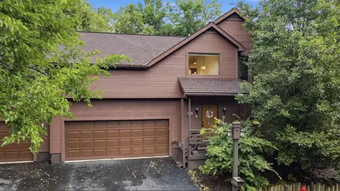 482 Beachside Dr, Westerville, OH 43081