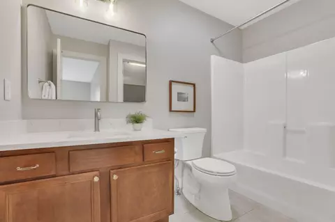 Bath - 2370 Dauer Ct, Powell, OH 43065 photo 11 of 18