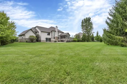 Exterior - 2370 Dauer Ct, Powell, OH 43065 photo 15 of 18