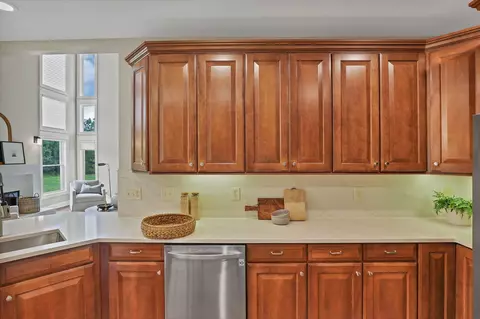 Kitchen - 2370 Dauer Ct, Powell, OH 43065 photo 6 of 11