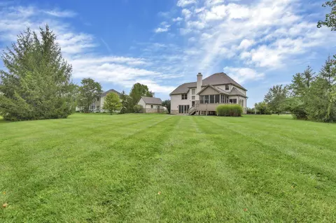 Exterior - 2370 Dauer Ct, Powell, OH 43065 photo 16 of 18