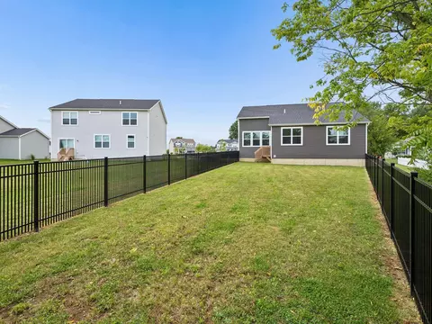Exterior - 550 Penwell Dr, Delaware, OH 43015 photo 5 of 6