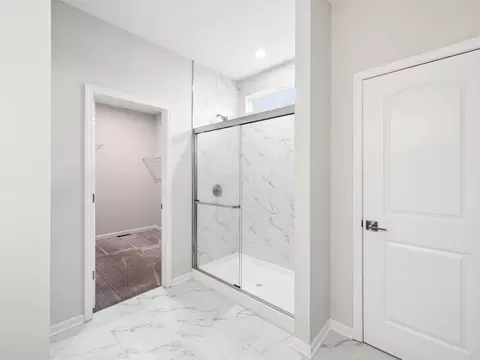 Bath - 550 Penwell Dr, Delaware, OH 43015 photo 2 of 3