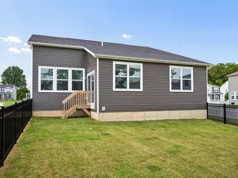 Exterior - 550 Penwell Dr, Delaware, OH 43015 photo 4 of 6
