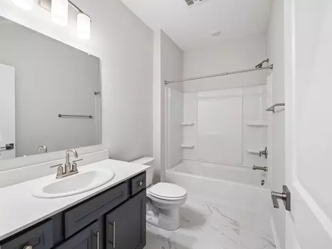 Bath - 550 Penwell Dr, Delaware, OH 43015 photo 3 of 3
