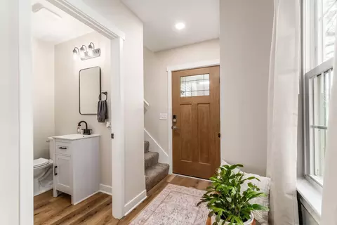 Entry Way - 556 N Pickaway St, Circleville, OH 43113 photo 1 of 8