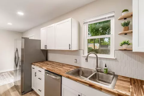 Kitchen - 556 N Pickaway St, Circleville, OH 43113 photo 3 of 3