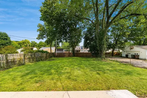 Exterior - 556 N Pickaway St, Circleville, OH 43113 photo 7 of 8