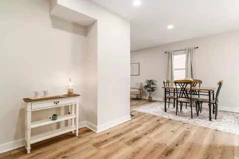 Entry Way - 556 N Pickaway St, Circleville, OH 43113 photo 6 of 8