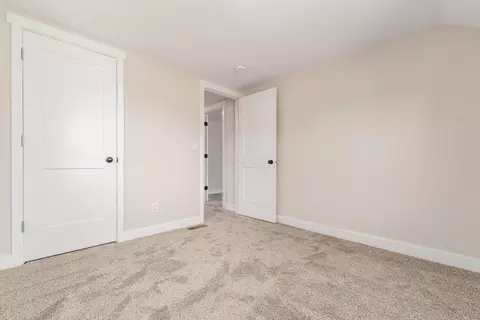 Bedroom - 556 N Pickaway St, Circleville, OH 43113 photo 2 of 8