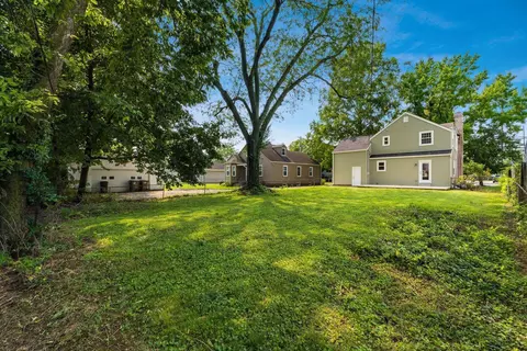 Exterior - 556 N Pickaway St, Circleville, OH 43113 photo 5 of 8